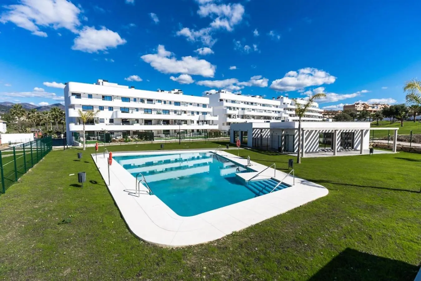 Aranya - Stylish Apt. With Great Views Estepona 0*,  España